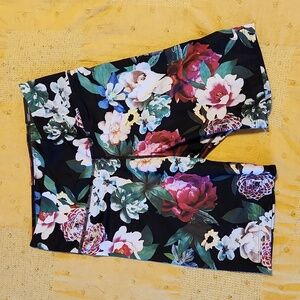 Nike The One Tight Fit Women's Floral Biker Shorts